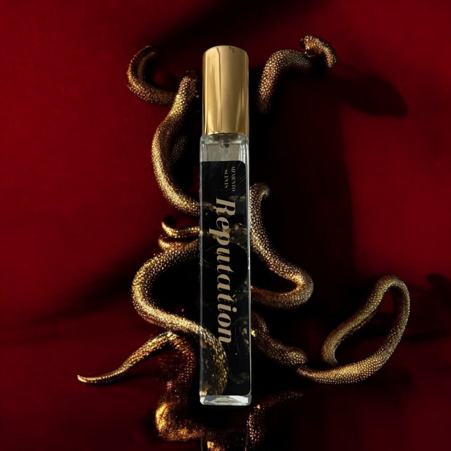 Reputation Eau de parfum with notes of wine, cinnamon, blackcurrants and aged oak