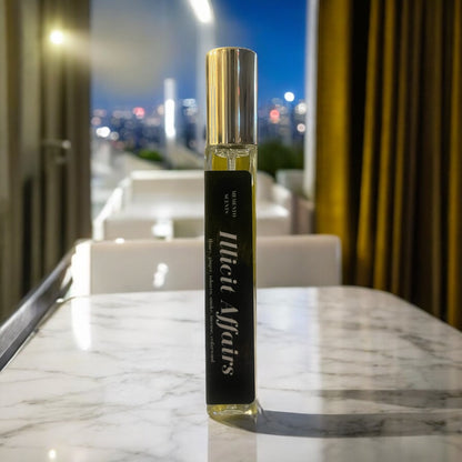 Illicit affairs a warm woody gourmand scent with notes of honey, ginger, tobacco, smoke and cedarwood